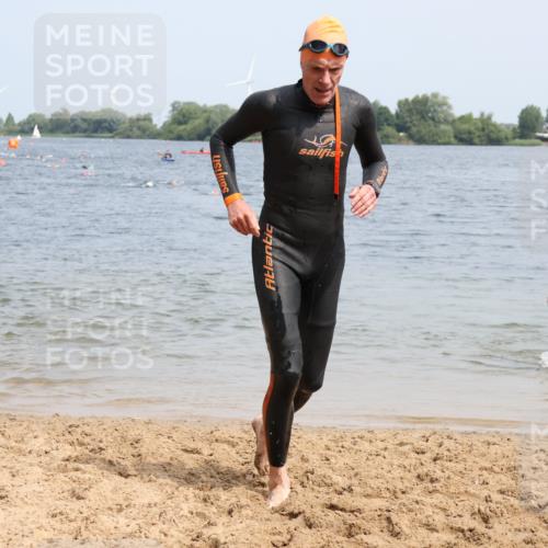 21.06.2025 - 27. Vierlanden-Triathlon Lena Gebhardt http://msf.ph/oto/8033464 15.06.2025 11:17:32 Schwimmen 849, 973 meine-sportfotos.de