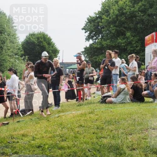 15.06.2025 - 27. Vierlanden-Triathlon KatJ http://msf.ph/oto/8033467 15.06.2025 11:15:57 Schwimmen 919, 946, 951, 963 meine-sportfotos.de