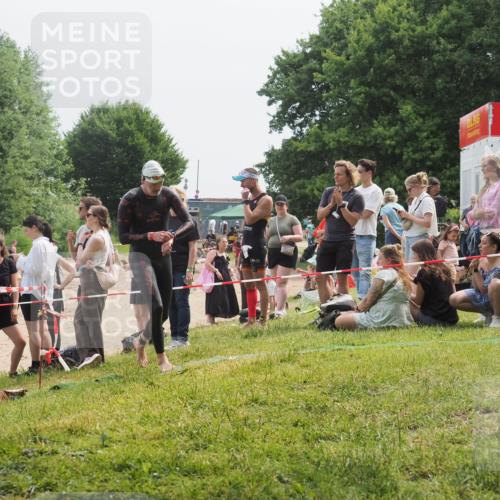 15.06.2025 - 27. Vierlanden-Triathlon KatJ http://msf.ph/oto/8033471 15.06.2025 11:15:57 Schwimmen 919, 946, 951, 963 meine-sportfotos.de