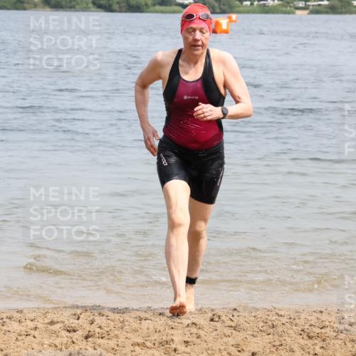 21.06.2025 - 27. Vierlanden-Triathlon Lena Gebhardt http://msf.ph/oto/8033480 15.06.2025 11:17:34 Schwimmen 849, 973 meine-sportfotos.de