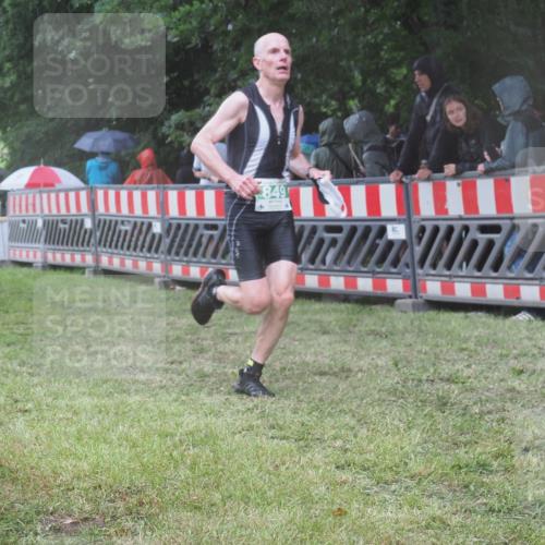 21.06.2025 - 27. Vierlanden-Triathlon KatJ http://msf.ph/oto/8033485 15.06.2025 13:45:14 Ziel 849, 1127 meine-sportfotos.de