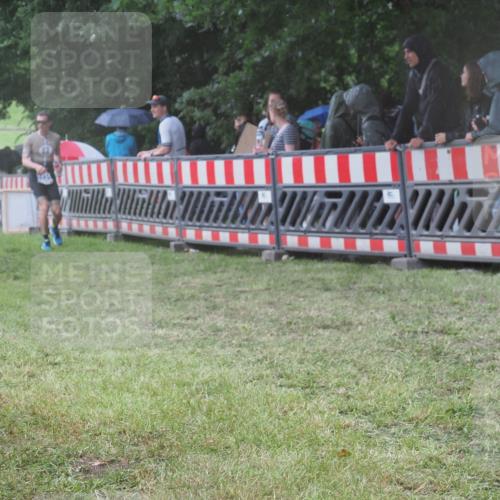 21.06.2025 - 27. Vierlanden-Triathlon KatJ http://msf.ph/oto/8033490 15.06.2025 13:45:18 Ziel 1127 meine-sportfotos.de