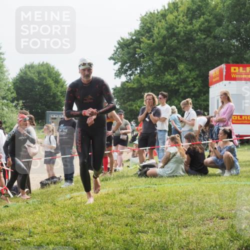 15.06.2025 - 27. Vierlanden-Triathlon KatJ http://msf.ph/oto/8033494 15.06.2025 11:15:58 Schwimmen 919, 946, 951, 963 meine-sportfotos.de
