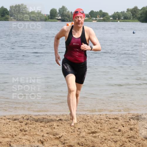 21.06.2025 - 27. Vierlanden-Triathlon Lena Gebhardt http://msf.ph/oto/8033496 15.06.2025 11:17:35 Schwimmen 849, 973 meine-sportfotos.de