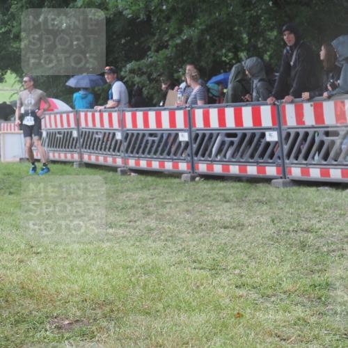 21.06.2025 - 27. Vierlanden-Triathlon KatJ http://msf.ph/oto/8033498 15.06.2025 13:45:19 Ziel 1127 meine-sportfotos.de