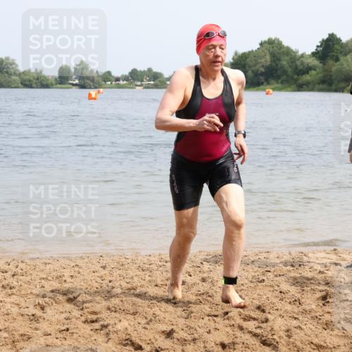 21.06.2025 - 27. Vierlanden-Triathlon Lena Gebhardt http://msf.ph/oto/8033503 15.06.2025 11:17:36 Schwimmen 849, 973 meine-sportfotos.de
