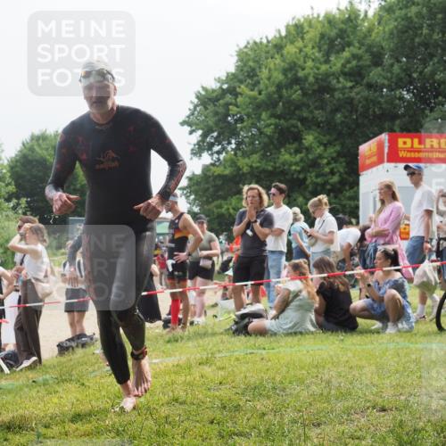 15.06.2025 - 27. Vierlanden-Triathlon KatJ http://msf.ph/oto/8033507 15.06.2025 11:15:59 Schwimmen 919, 946, 951, 963 meine-sportfotos.de