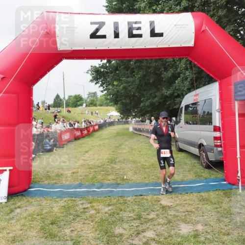 21.06.2025 - 27. Vierlanden-Triathlon MichiJ http://msf.ph/oto/8033511 15.06.2026 12:55:18 Ziel 116 meine-sportfotos.de