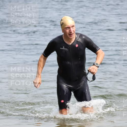 21.06.2025 - 27. Vierlanden-Triathlon Lena Gebhardt http://msf.ph/oto/8033513 15.06.2025 11:18:02 Schwimmen 834 meine-sportfotos.de