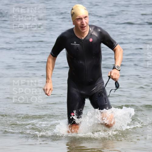 21.06.2025 - 27. Vierlanden-Triathlon Lena Gebhardt http://msf.ph/oto/8033516 15.06.2025 11:18:02 Schwimmen 834 meine-sportfotos.de