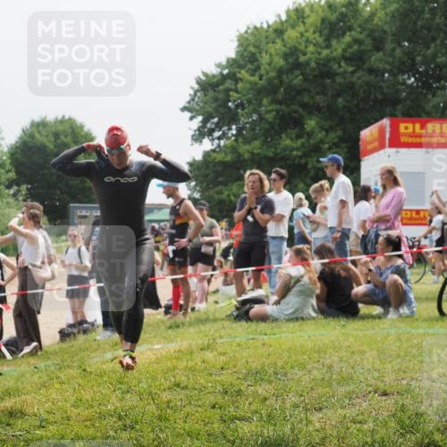 15.06.2025 - 27. Vierlanden-Triathlon KatJ http://msf.ph/oto/8033518 15.06.2025 11:16:00 Schwimmen 792, 919, 946, 951, 963 meine-sportfotos.de