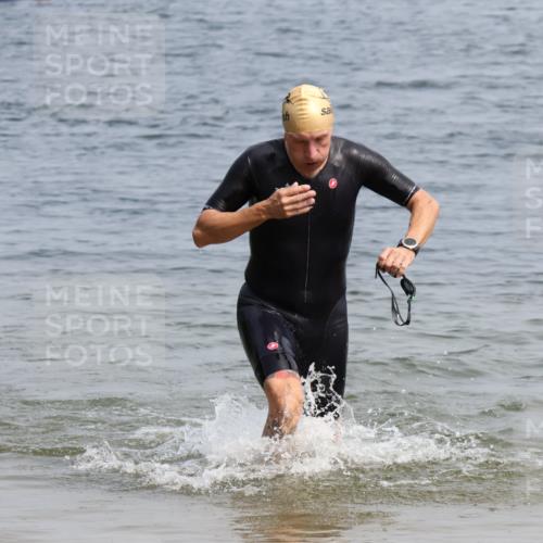 21.06.2025 - 27. Vierlanden-Triathlon Lena Gebhardt http://msf.ph/oto/8033519 15.06.2025 11:18:02 Schwimmen 834 meine-sportfotos.de