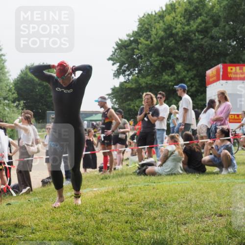 15.06.2025 - 27. Vierlanden-Triathlon KatJ http://msf.ph/oto/8033526 15.06.2025 11:16:01 Schwimmen 792, 919, 946, 951, 963 meine-sportfotos.de