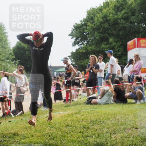 15.06.2025 - 27. Vierlanden-Triathlon KatJ http://msf.ph/oto/8033530 15.06.2025 11:16:01 Schwimmen 792, 919, 946, 951, 963 meine-sportfotos.de