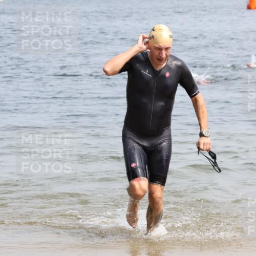 21.06.2025 - 27. Vierlanden-Triathlon Lena Gebhardt http://msf.ph/oto/8033531 15.06.2025 11:18:04 Schwimmen 834 meine-sportfotos.de