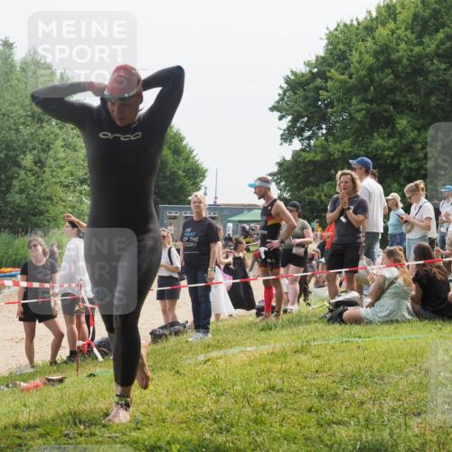 15.06.2025 - 27. Vierlanden-Triathlon KatJ http://msf.ph/oto/8033538 15.06.2025 11:16:01 Schwimmen 792, 919, 946, 951, 963 meine-sportfotos.de