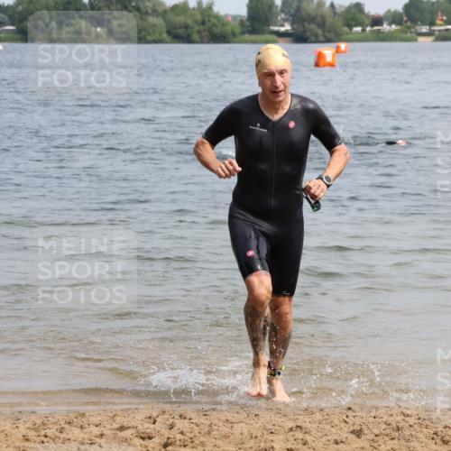 21.06.2025 - 27. Vierlanden-Triathlon Lena Gebhardt http://msf.ph/oto/8033543 15.06.2025 11:18:05 Schwimmen 834 meine-sportfotos.de