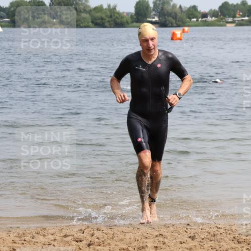 21.06.2025 - 27. Vierlanden-Triathlon Lena Gebhardt http://msf.ph/oto/8033547 15.06.2025 11:18:05 Schwimmen 834 meine-sportfotos.de