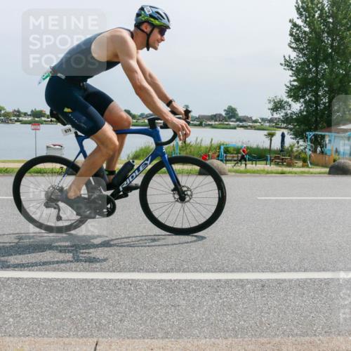 21.06.2025 - 27. Vierlanden-Triathlon H.Heesch http://msf.ph/oto/8033548 15.06.2025 11:40:37 Radfahren 206, 678, 760 meine-sportfotos.de