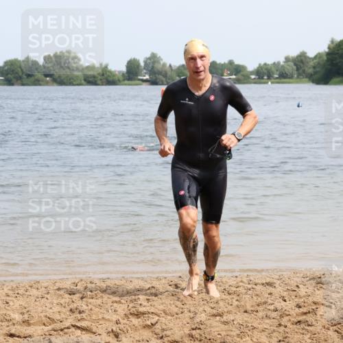 21.06.2025 - 27. Vierlanden-Triathlon Lena Gebhardt http://msf.ph/oto/8033552 15.06.2025 11:18:07 Schwimmen 834 meine-sportfotos.de