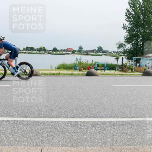 21.06.2025 - 27. Vierlanden-Triathlon H.Heesch http://msf.ph/oto/8033556 15.06.2025 11:40:40 Radfahren 678, 910 meine-sportfotos.de