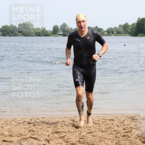 21.06.2025 - 27. Vierlanden-Triathlon Lena Gebhardt http://msf.ph/oto/8033557 15.06.2025 11:18:07 Schwimmen 834 meine-sportfotos.de