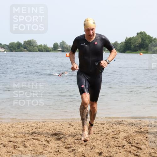 21.06.2025 - 27. Vierlanden-Triathlon Lena Gebhardt http://msf.ph/oto/8033561 15.06.2025 11:18:07 Schwimmen 834 meine-sportfotos.de