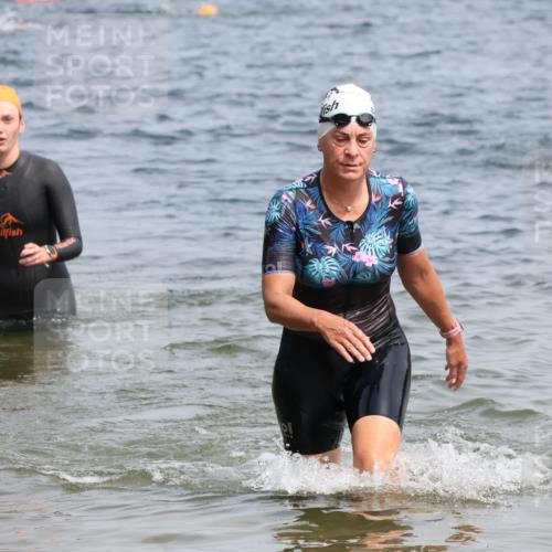 21.06.2025 - 27. Vierlanden-Triathlon Lena Gebhardt http://msf.ph/oto/8033571 15.06.2025 11:18:11 Schwimmen 834, 908, 933 meine-sportfotos.de