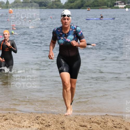 21.06.2025 - 27. Vierlanden-Triathlon Lena Gebhardt http://msf.ph/oto/8033590 15.06.2025 11:18:15 Schwimmen 834, 908, 933 meine-sportfotos.de