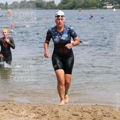 21.06.2025 - 27. Vierlanden-Triathlon Lena Gebhardt http://msf.ph/oto/8033595 15.06.2025 11:18:15 Schwimmen 834, 908, 933 meine-sportfotos.de