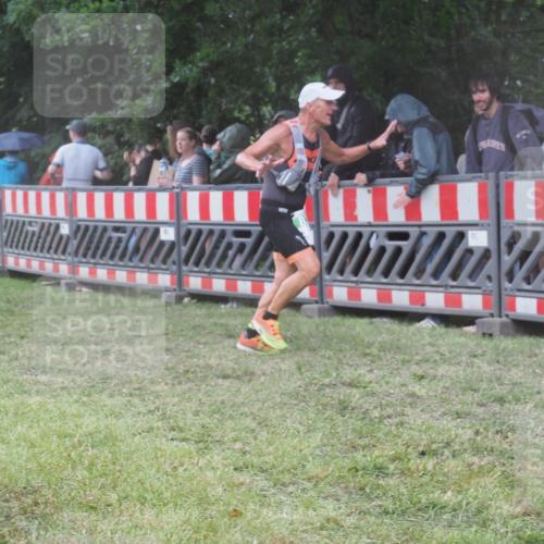 21.06.2025 - 27. Vierlanden-Triathlon KatJ http://msf.ph/oto/8033596 15.06.2025 13:45:33 Ziel 830 meine-sportfotos.de