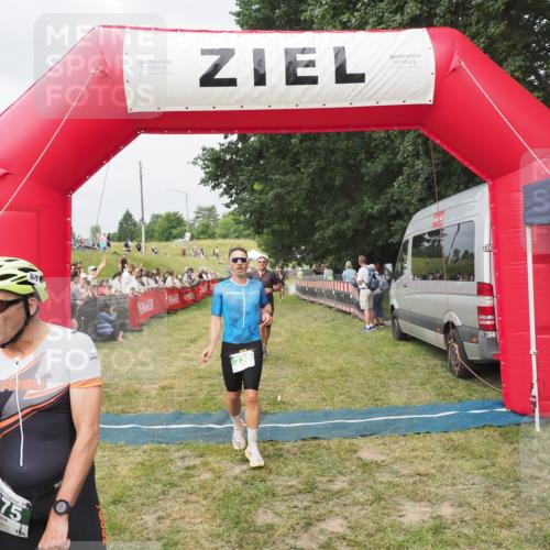 21.06.2025 - 27. Vierlanden-Triathlon MichiJ http://msf.ph/oto/8033598 15.06.2026 12:56:05 Ziel 6, 730, 875 meine-sportfotos.de