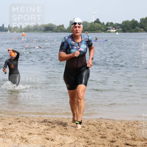 21.06.2025 - 27. Vierlanden-Triathlon Lena Gebhardt http://msf.ph/oto/8033600 15.06.2025 11:18:16 Schwimmen 834, 908, 933 meine-sportfotos.de