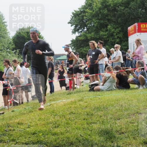 15.06.2025 - 27. Vierlanden-Triathlon KatJ http://msf.ph/oto/8033611 15.06.2025 11:16:26 Schwimmen 954 meine-sportfotos.de