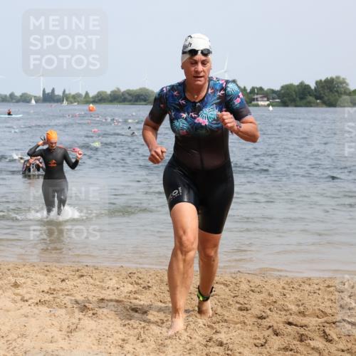 21.06.2025 - 27. Vierlanden-Triathlon Lena Gebhardt http://msf.ph/oto/8033615 15.06.2025 11:18:17 Schwimmen 834, 908, 933 meine-sportfotos.de