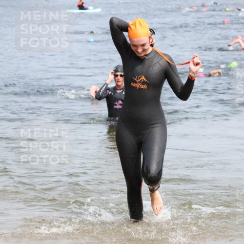 21.06.2025 - 27. Vierlanden-Triathlon Lena Gebhardt http://msf.ph/oto/8033620 15.06.2025 11:18:18 Schwimmen 834, 908, 933, 970 meine-sportfotos.de