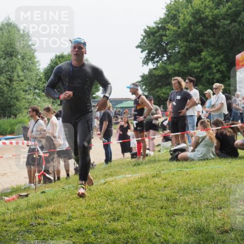 15.06.2025 - 27. Vierlanden-Triathlon KatJ http://msf.ph/oto/8033622 15.06.2025 11:16:26 Schwimmen 954 meine-sportfotos.de