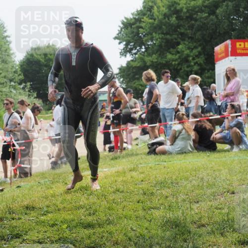 15.06.2025 - 27. Vierlanden-Triathlon KatJ http://msf.ph/oto/8033687 15.06.2025 11:16:35 Schwimmen 815, 954 meine-sportfotos.de