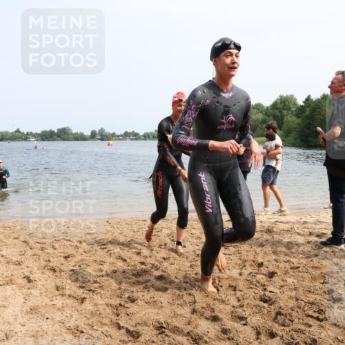 21.06.2025 - 27. Vierlanden-Triathlon Lena Gebhardt http://msf.ph/oto/8033785 15.06.2025 11:18:29 Schwimmen 909, 912, 925, 933, 970 meine-sportfotos.de