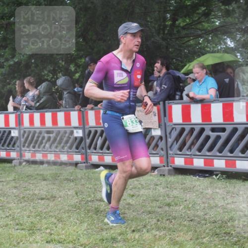 21.06.2025 - 27. Vierlanden-Triathlon KatJ http://msf.ph/oto/8033788 15.06.2025 13:45:55 Ziel 237, 242, 833 meine-sportfotos.de
