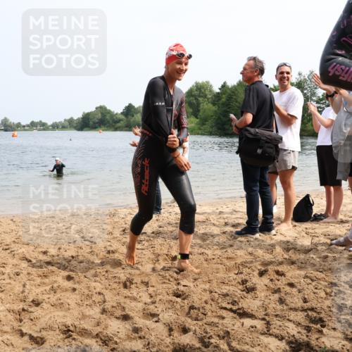 21.06.2025 - 27. Vierlanden-Triathlon Lena Gebhardt http://msf.ph/oto/8033794 15.06.2025 11:18:30 Schwimmen 909, 912, 925, 933, 970 meine-sportfotos.de