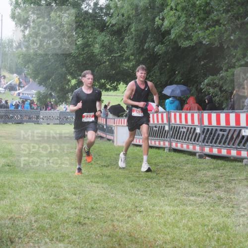 21.06.2025 - 27. Vierlanden-Triathlon KatJ http://msf.ph/oto/8033796 15.06.2025 13:46:04 Ziel 237, 242 meine-sportfotos.de