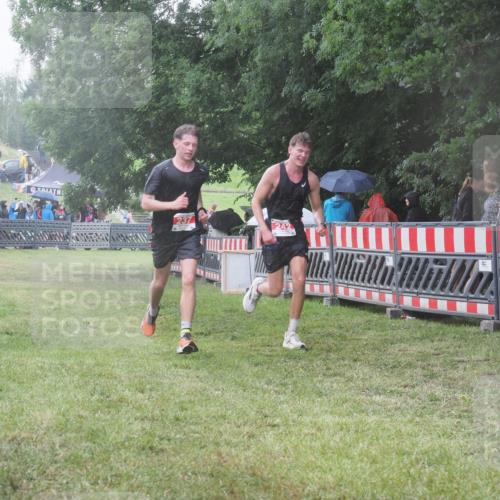 21.06.2025 - 27. Vierlanden-Triathlon KatJ http://msf.ph/oto/8033800 15.06.2025 13:46:05 Ziel 237, 242 meine-sportfotos.de