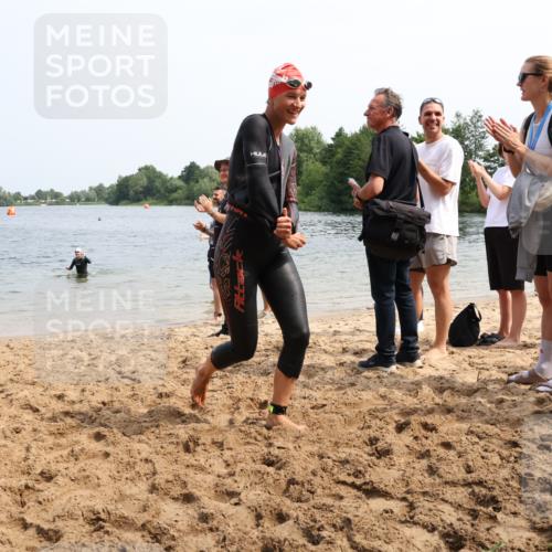 21.06.2025 - 27. Vierlanden-Triathlon Lena Gebhardt http://msf.ph/oto/8033801 15.06.2025 11:18:30 Schwimmen 909, 912, 925, 933, 970 meine-sportfotos.de