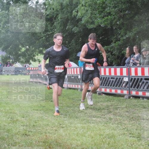 21.06.2025 - 27. Vierlanden-Triathlon KatJ http://msf.ph/oto/8033807 15.06.2025 13:46:05 Ziel 237, 242 meine-sportfotos.de