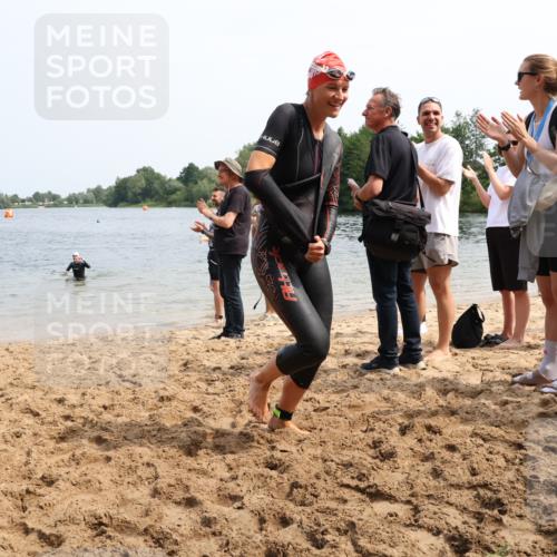21.06.2025 - 27. Vierlanden-Triathlon Lena Gebhardt http://msf.ph/oto/8033814 15.06.2025 11:18:30 Schwimmen 909, 912, 925, 933, 970 meine-sportfotos.de