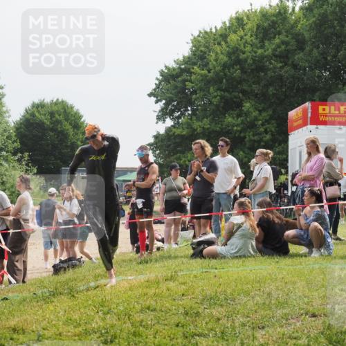 21.06.2025 - 27. Vierlanden-Triathlon KatJ http://msf.ph/oto/8033818 15.06.2025 11:17:06 Schwimmen 825, 945, 978 meine-sportfotos.de