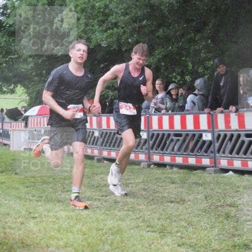 21.06.2025 - 27. Vierlanden-Triathlon KatJ http://msf.ph/oto/8033819 15.06.2025 13:46:05 Ziel 237, 242 meine-sportfotos.de