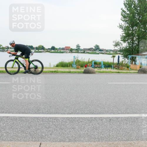 15.06.2025 - 27. Vierlanden-Triathlon H.Heesch http://msf.ph/oto/8033830 15.06.2025 10:41:52 Radfahren 34, 121, 134, 151, 205, 250 meine-sportfotos.de