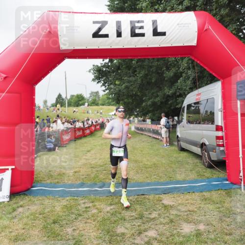 21.06.2025 - 27. Vierlanden-Triathlon MichiJ http://msf.ph/oto/8033853 15.06.2026 12:56:43 Ziel 725, 1004, 1006, 1007 meine-sportfotos.de